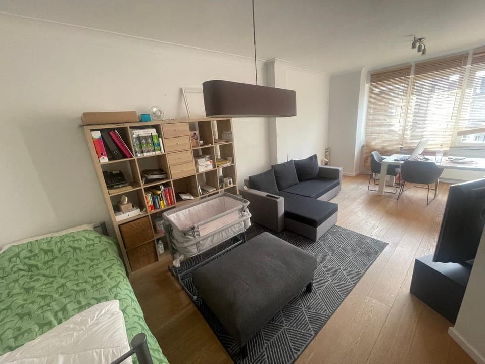 Bed, TV and multimedia, Living room, Seating area, hair dresser