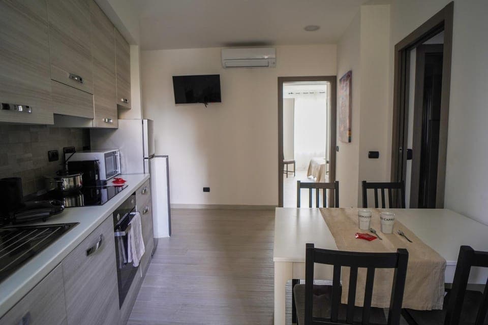 TV and multimedia, Dining area, minibar, pet friendly, stove, air conditioner