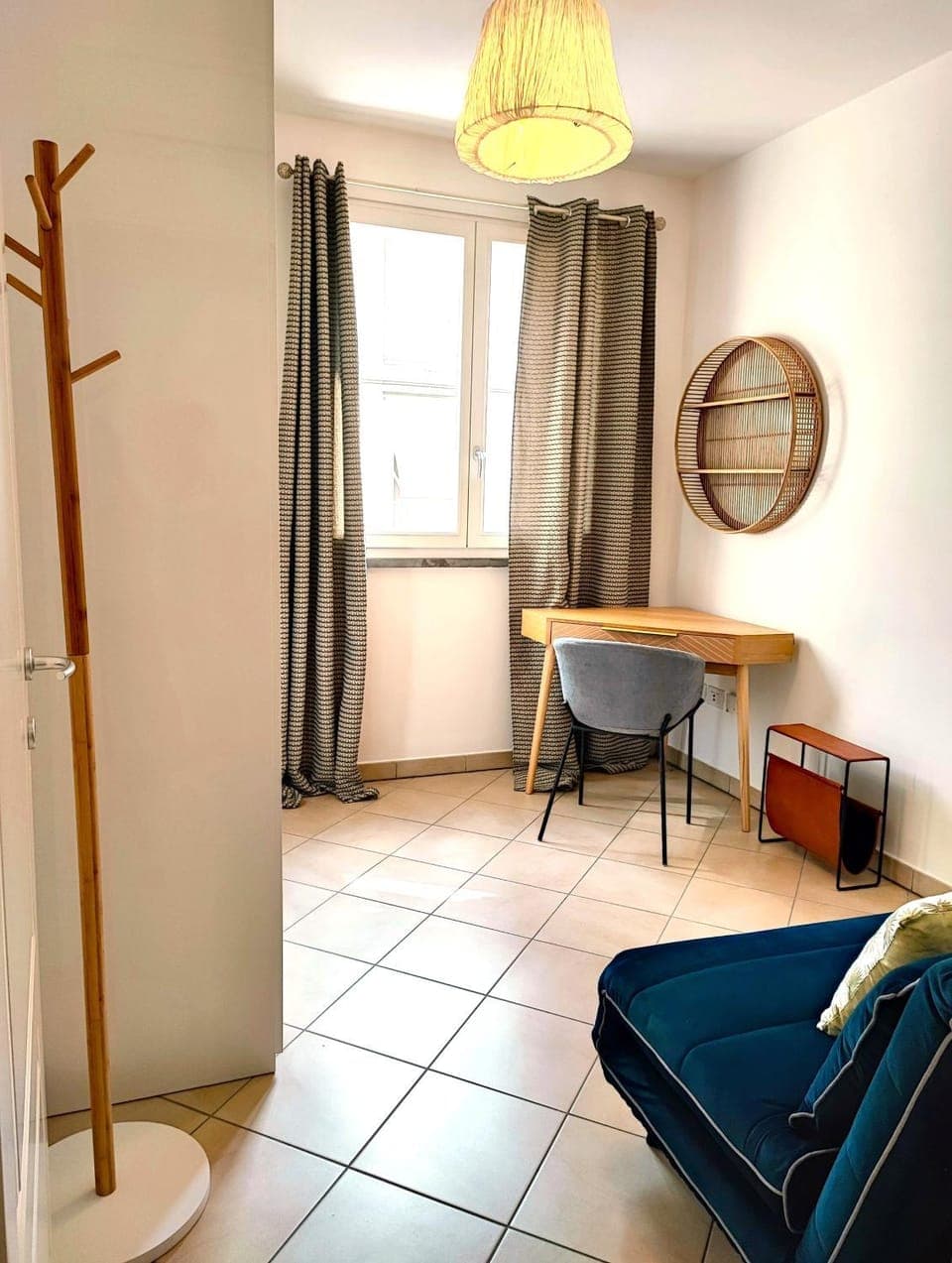 Seating area, Bedroom, wardrobe