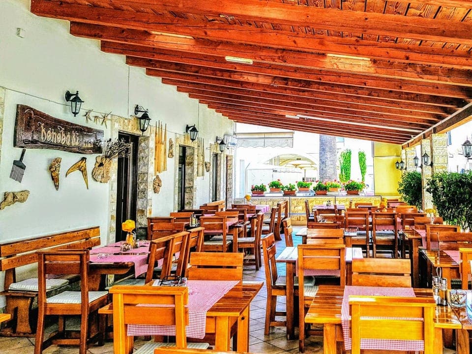 Restaurant/places to eat, Restaurant/places to eat, Day, Seating area