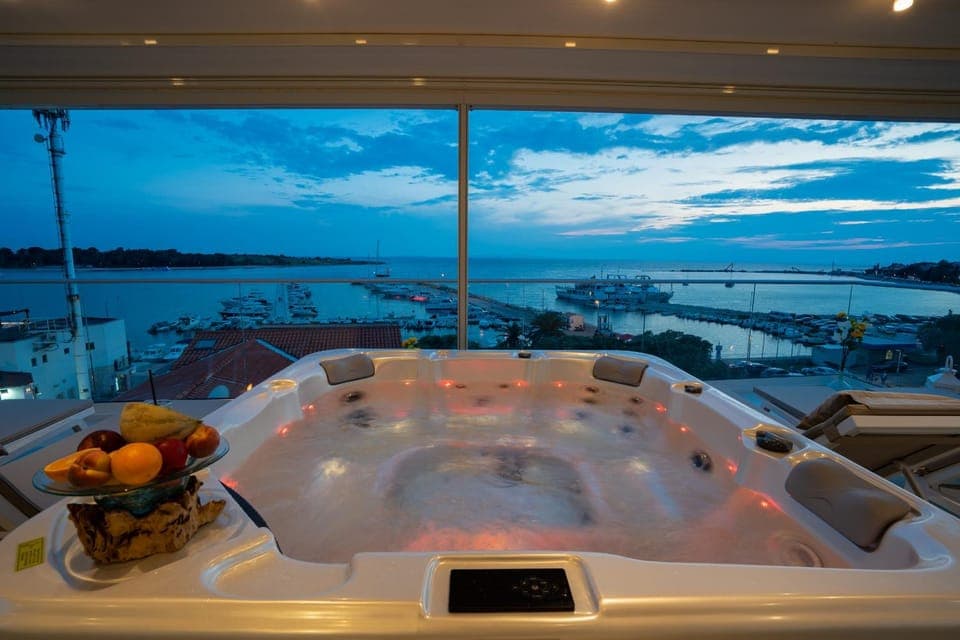 Natural landscape, Hot Tub