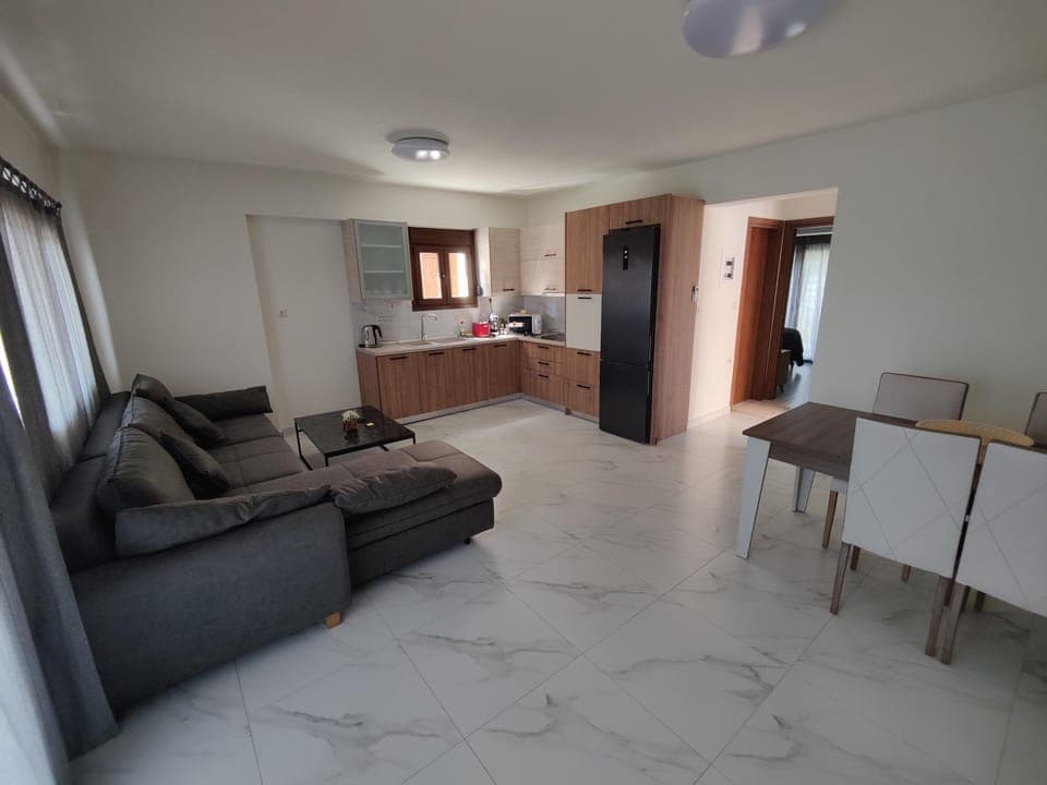 Kitchen or kitchenette, Living room, Seating area, Dining area