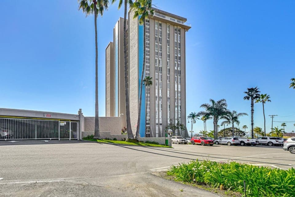 Beach front amazing 180 degree view House in Oceanside