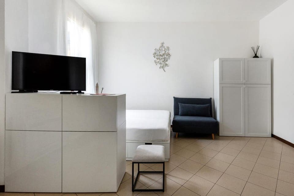 Communal lounge/ TV room, Living room