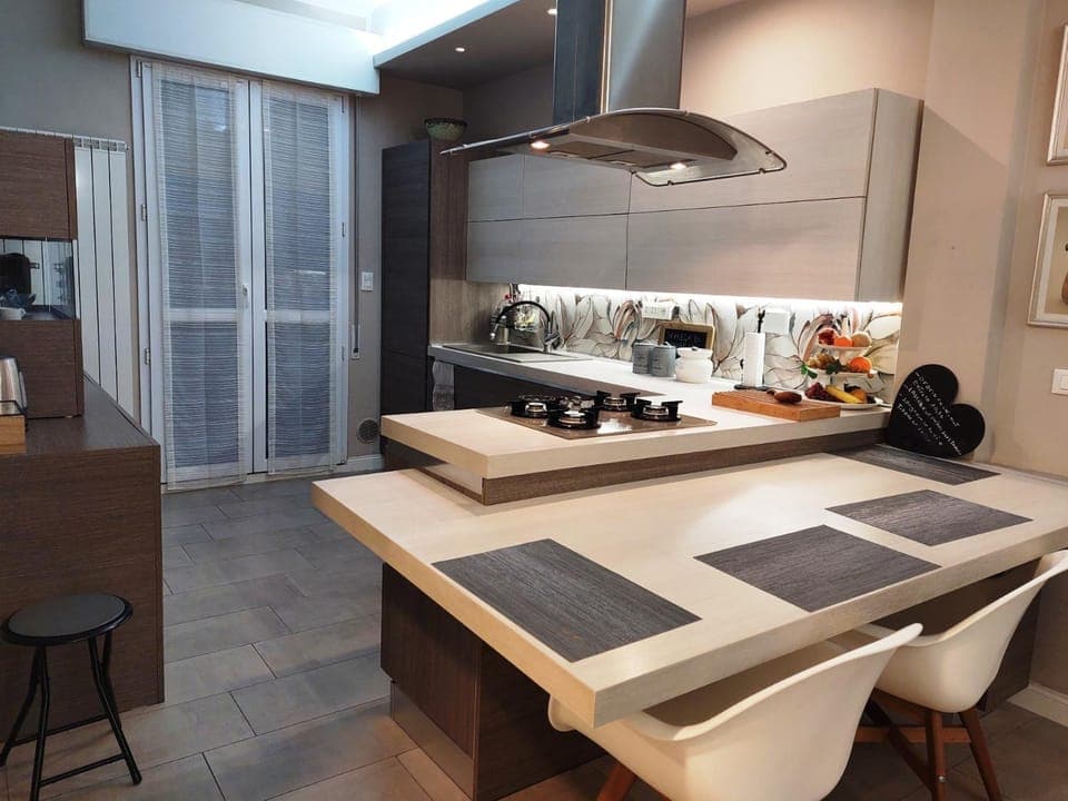 Kitchen or kitchenette, Dining area, oven, stove