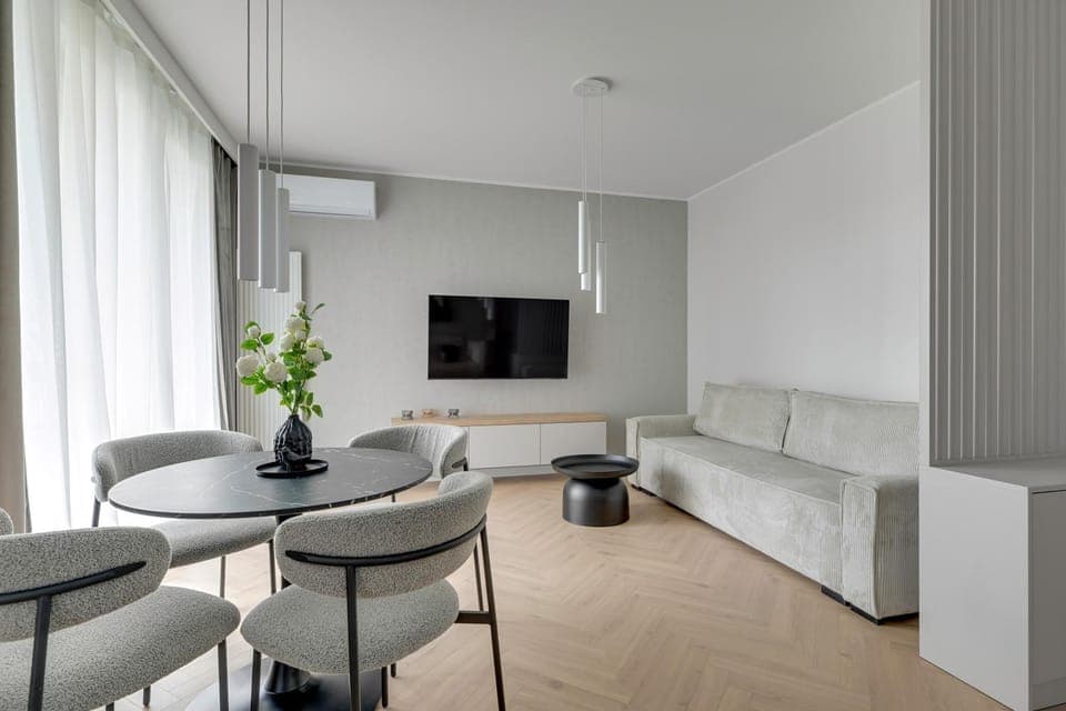 TV and multimedia, Living room, Seating area, Evening entertainment