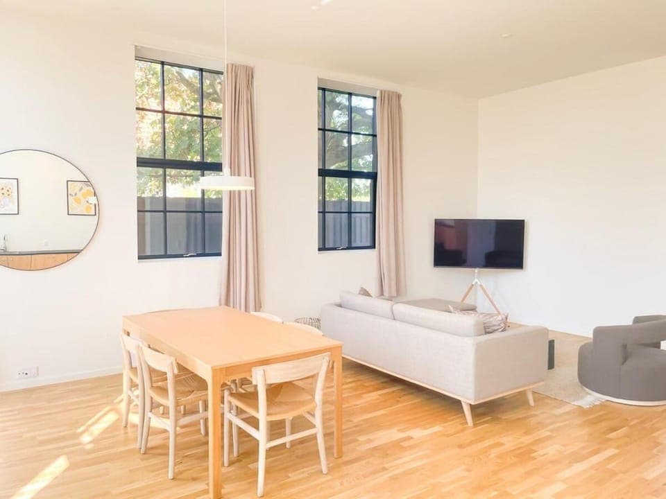 TV and multimedia, Living room, Dining area