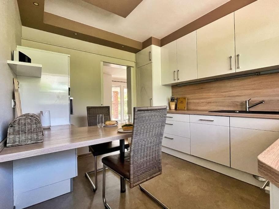 Kitchen or kitchenette, Dining area, pet friendly, stove