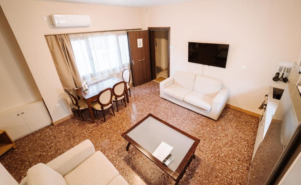 Living room, Dining area