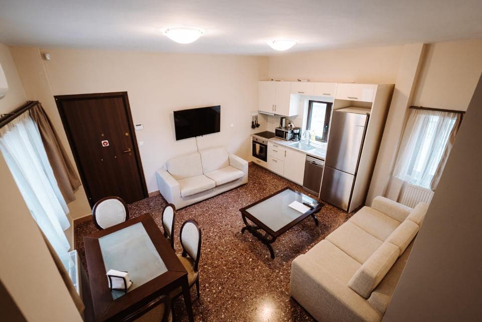 TV and multimedia, Seating area