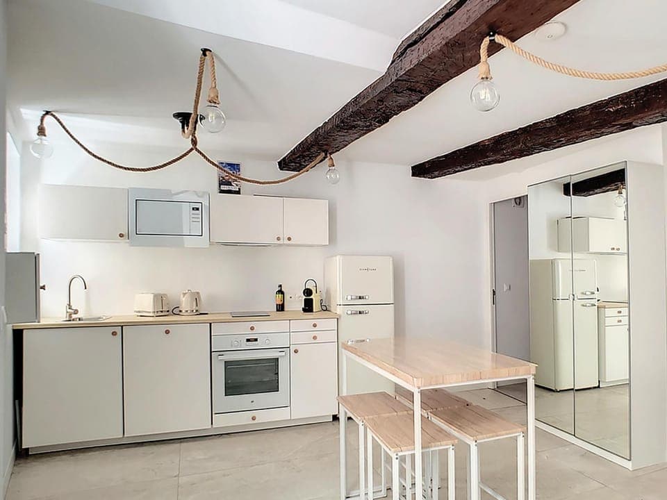 Kitchen or kitchenette, Dining area, dishwasher, minibar, pet friendly, stove