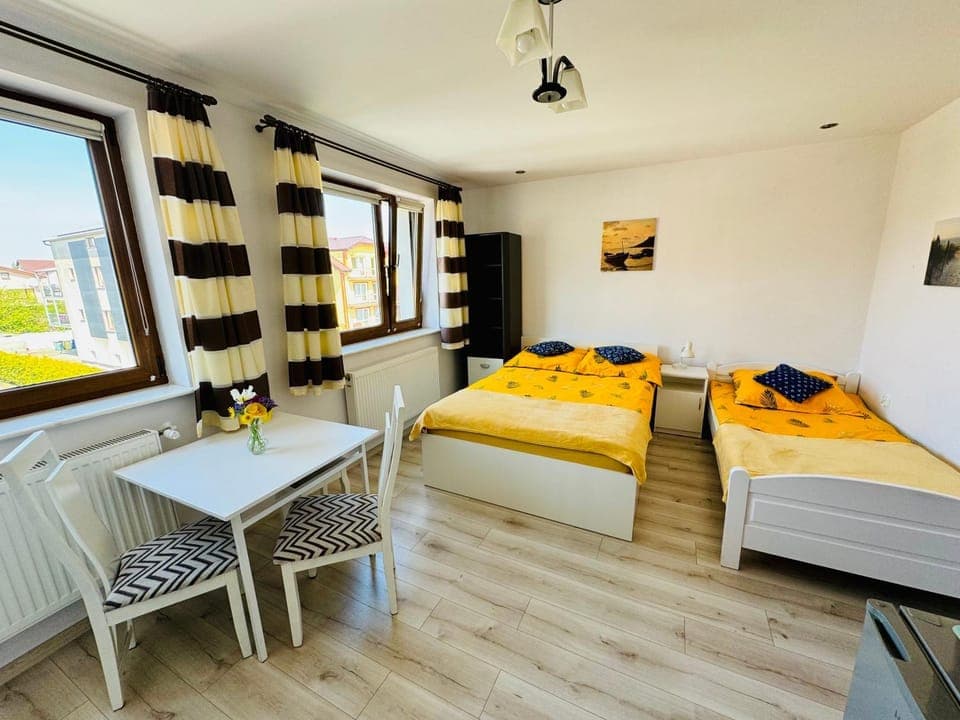 Bed, Photo of the whole room, Seating area, Bedroom