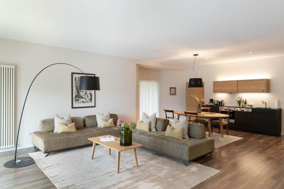 TV and multimedia, Kitchen or kitchenette, Seating area, Dining area