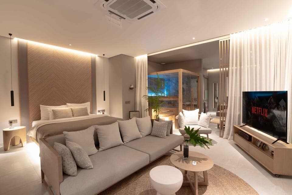 Bed, TV and multimedia, Bedroom