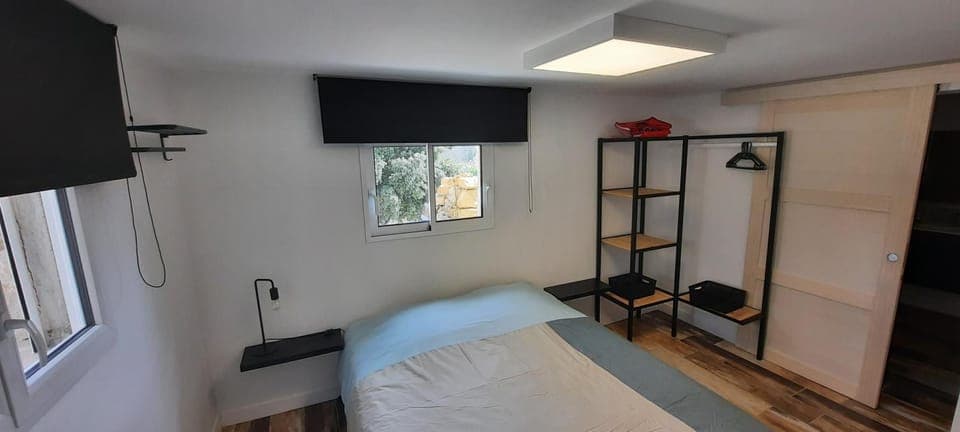 Photo of the whole room, Bedroom