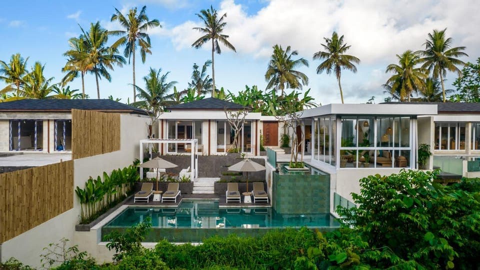 Property building, Balcony/Terrace, Balcony/Terrace, Garden view, Swimming pool, sunbed