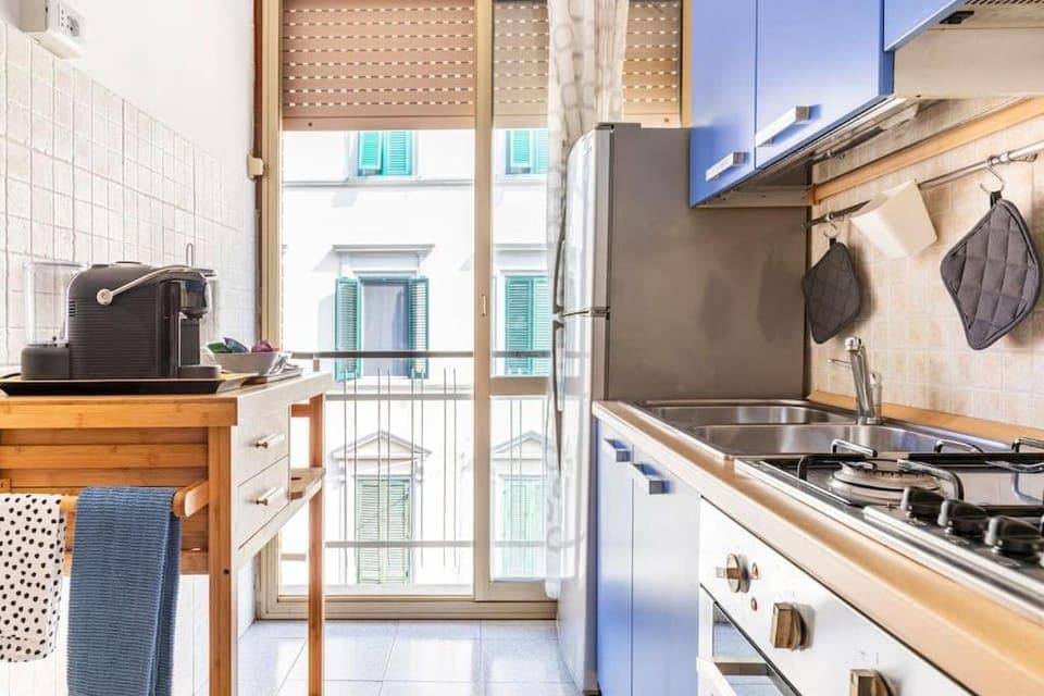 Kitchen or kitchenette, pet friendly, stove, toaster