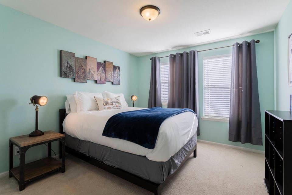 Spacious Family Friendly Townhome in Central Park House in Stapleton