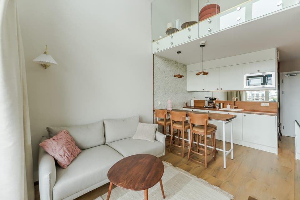 Kitchen or kitchenette, Living room, Seating area, Dining area