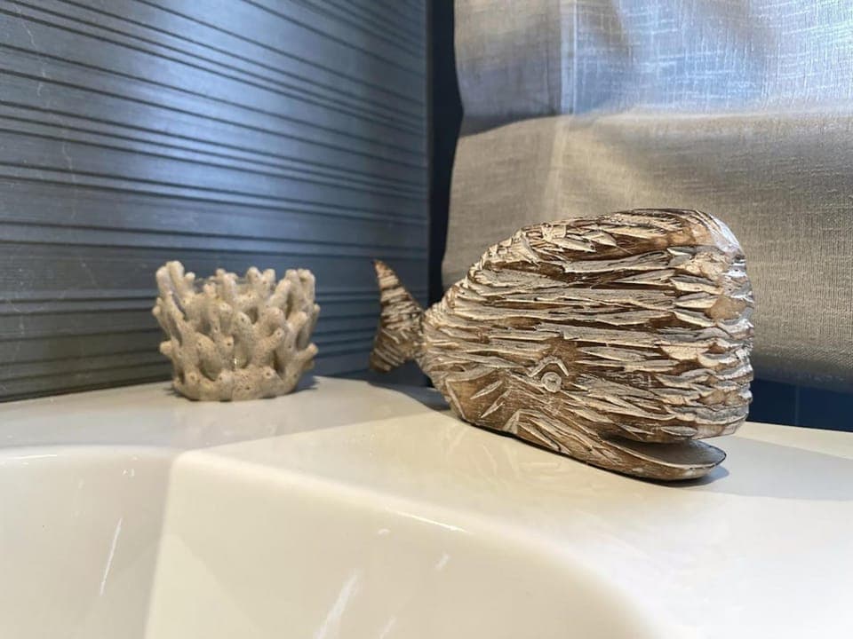 Bathroom, Decorative detail