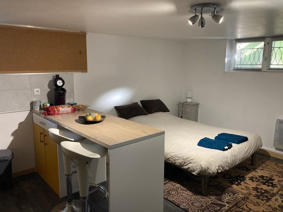 Photo of the whole room, Dining area, Bedroom