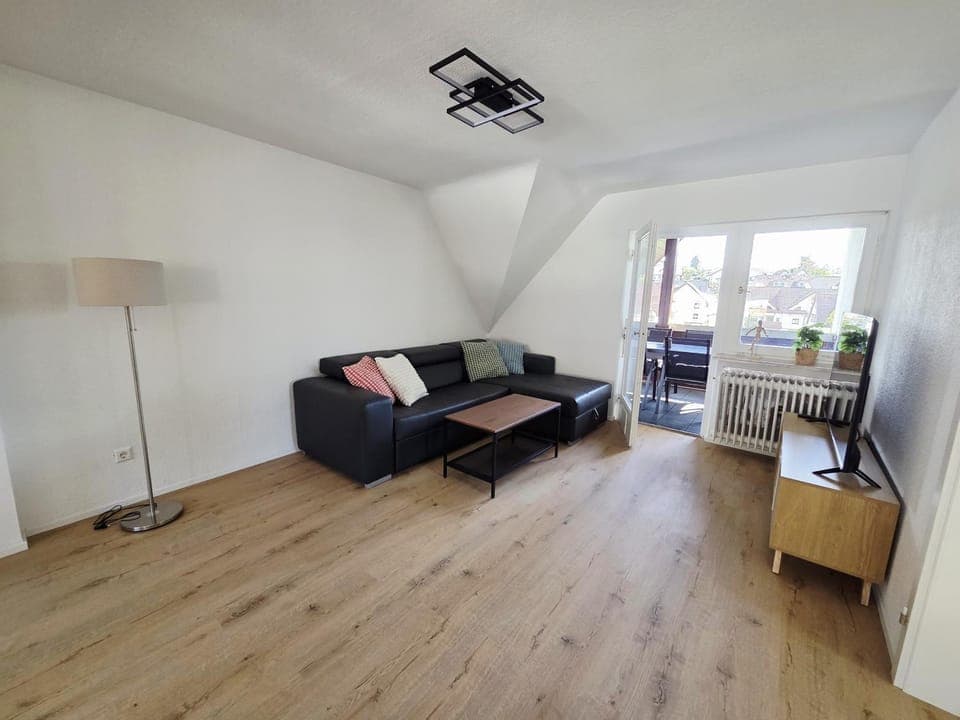 TV and multimedia, Living room, Seating area, Seating area, internet