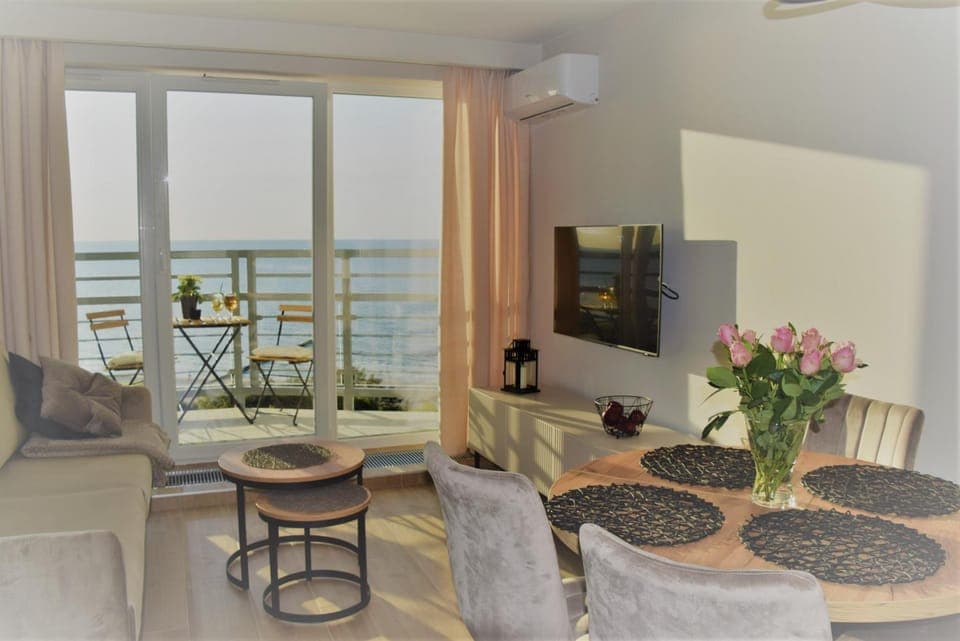 Living room, Dining area, Sea view