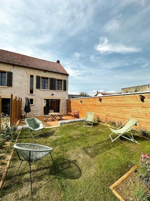 Patio, Garden, sunbed