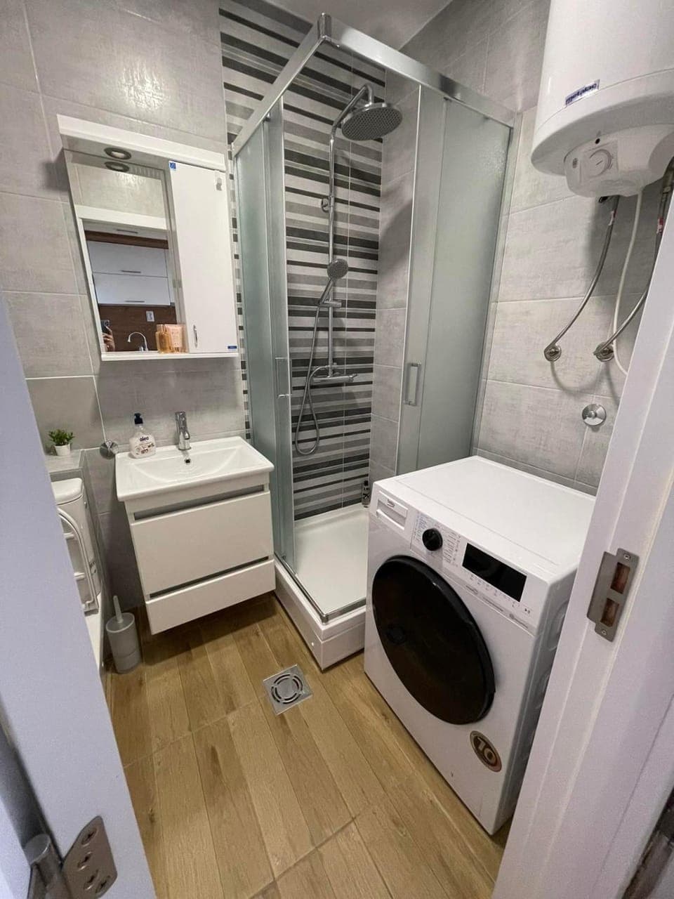 Shower, Bathroom, washing machine, dryer