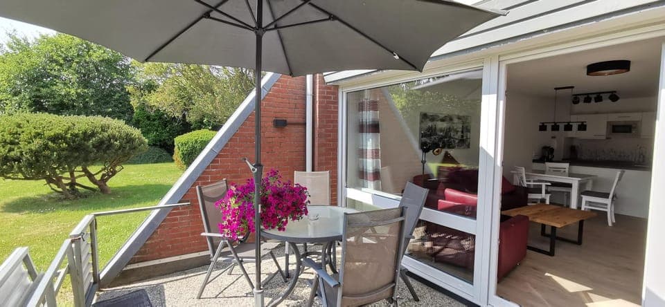 Spring, View (from property/room), Balcony/Terrace, Living room, Garden view