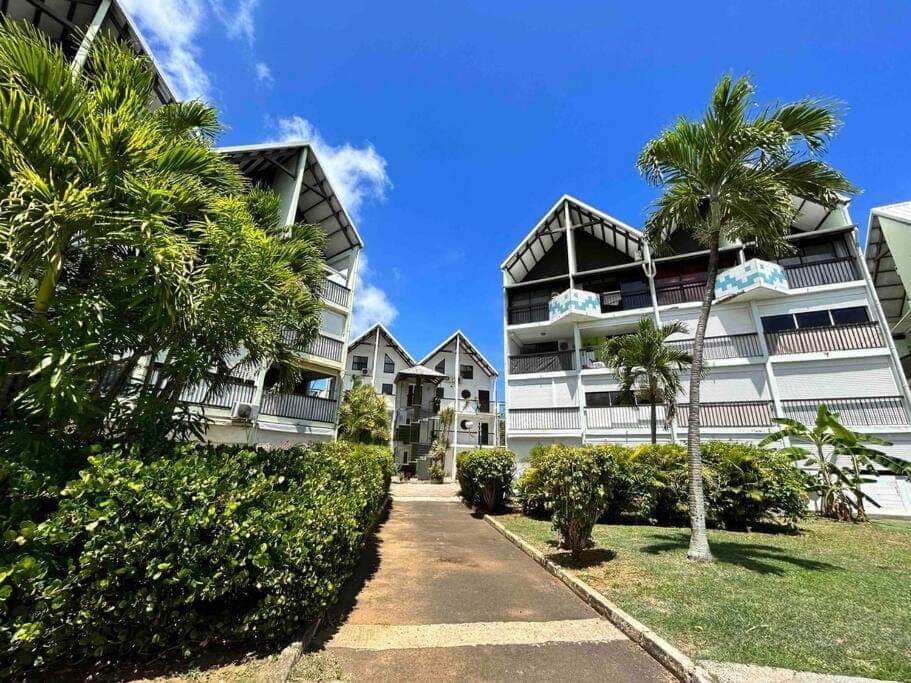 Studio cosy plage et piscine à Bas Du Fort -avec Citerne- Apartment in Le Gosier