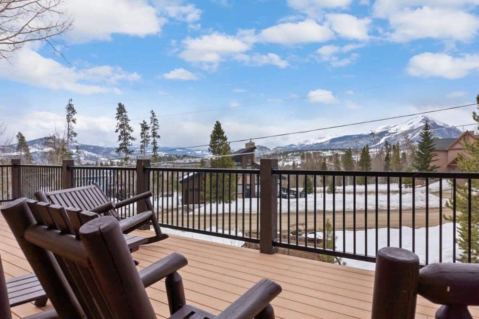 5BR Mountain Retreat with Hot Tub and Sauna House in Wildernest