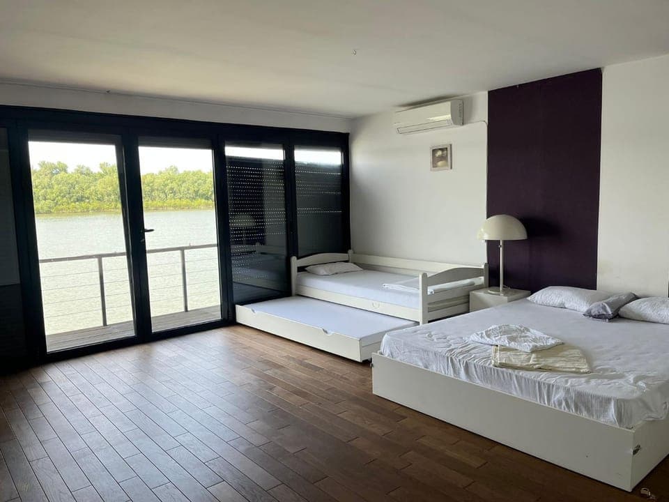 Bed, Photo of the whole room, Bedroom, towels, air conditioner