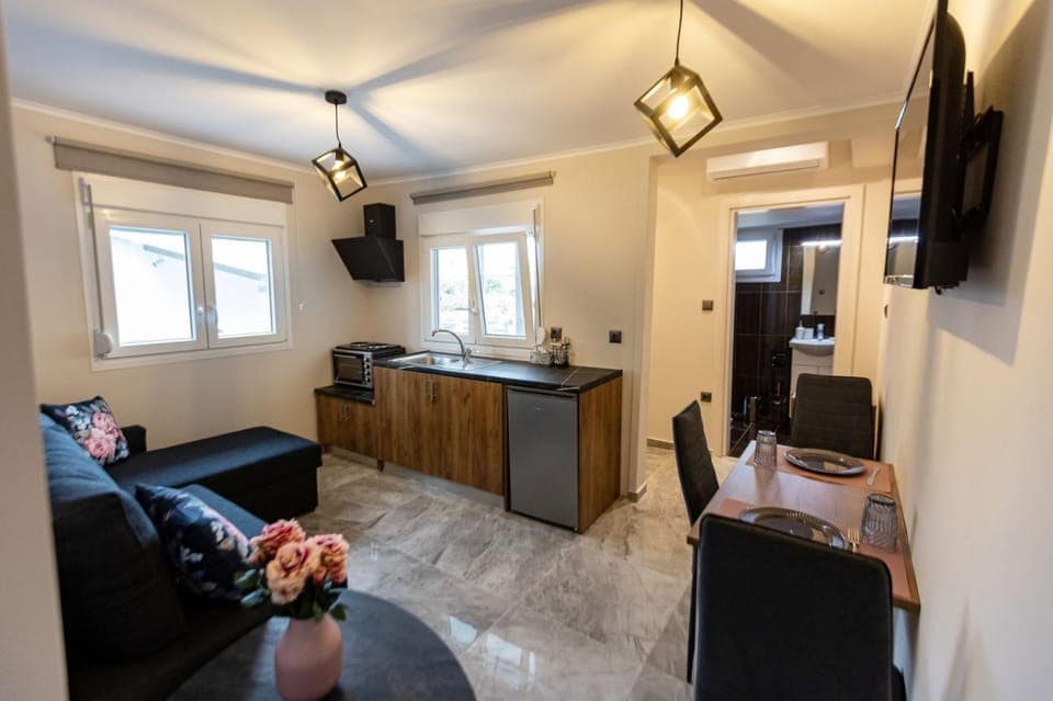 Kitchen or kitchenette, Living room, Seating area