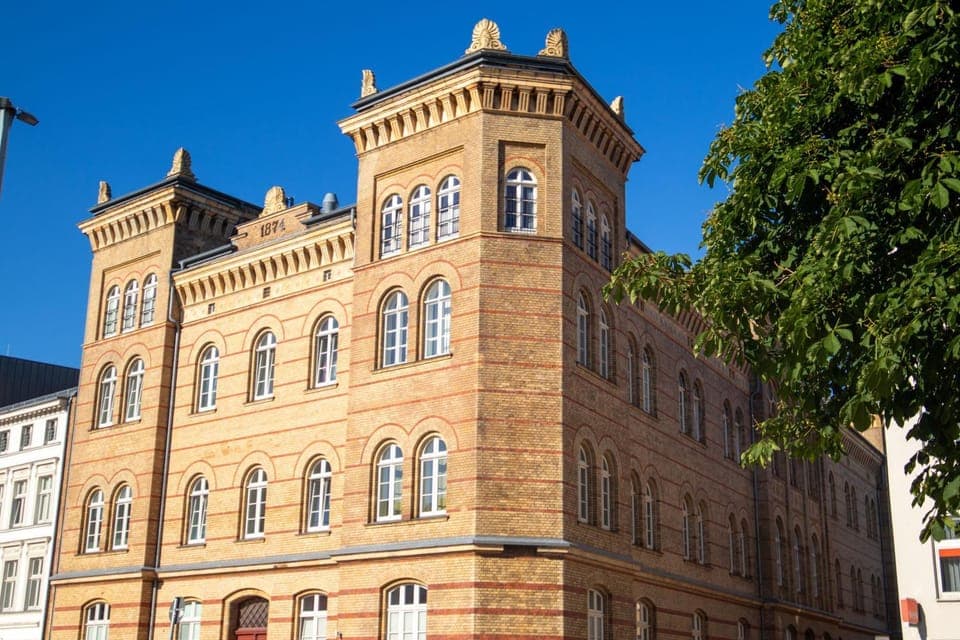 Property building, Facade/entrance, Day