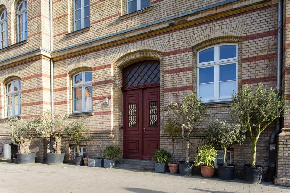 Property building, Facade/entrance, Day