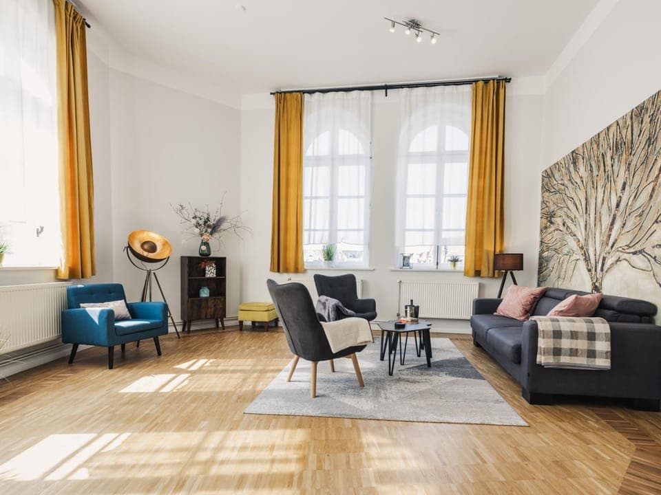 Bed, TV and multimedia, Living room, Seating area