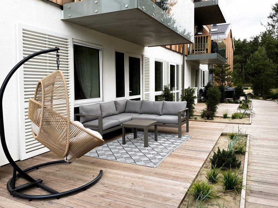 Property building, Day, Balcony/Terrace, Balcony/Terrace, Seating area