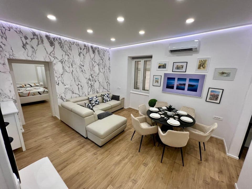 TV and multimedia, Living room, Seating area, heating, heating, air conditioner, air conditioner