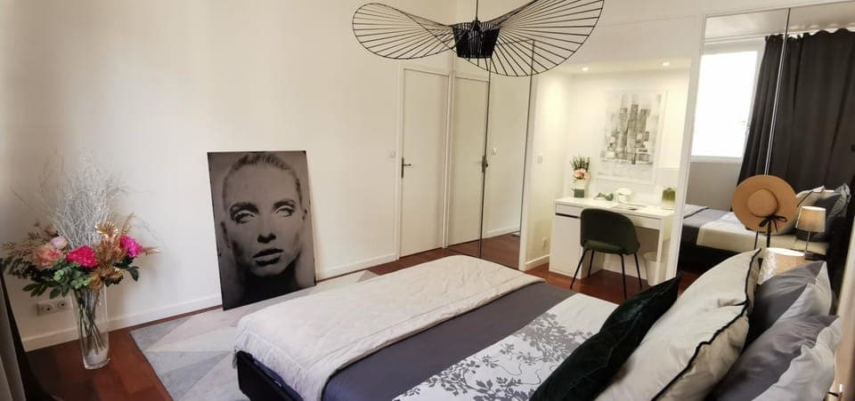 Bed, Photo of the whole room, Bedroom