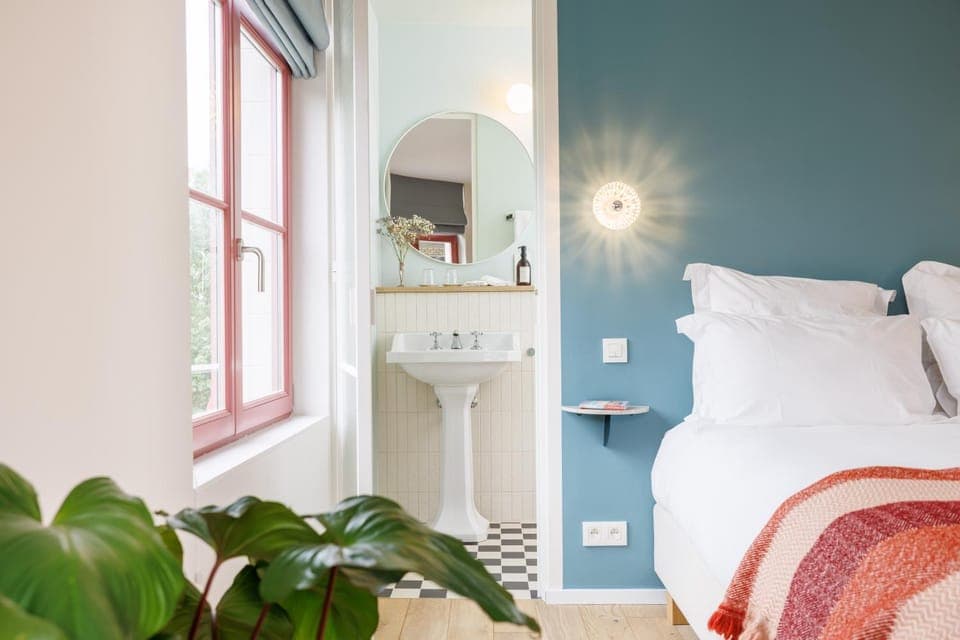 Bed, Bathroom, Photo of the whole room, Bedroom