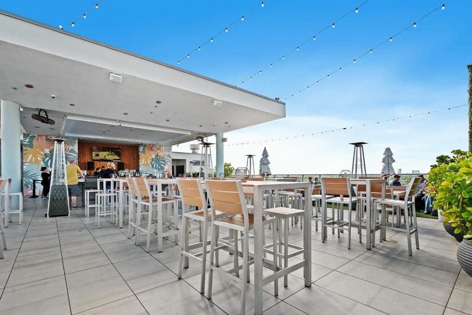 Restaurant/places to eat, Balcony/Terrace