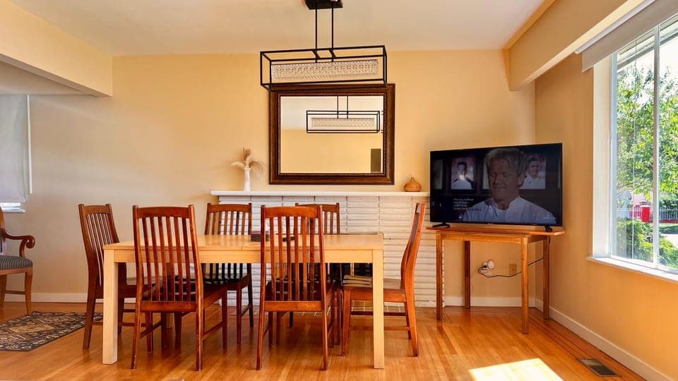 TV and multimedia, Living room, Dining area