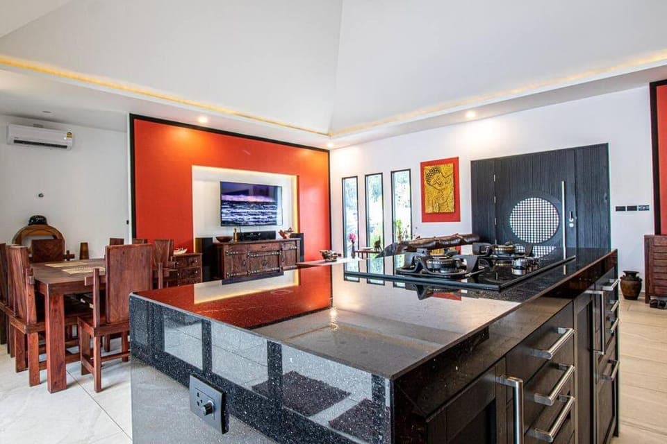 TV and multimedia, Kitchen or kitchenette, Living room, Dining area, air conditioner