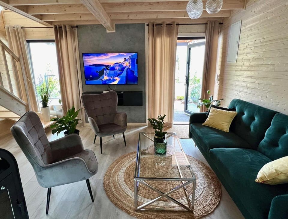 Communal lounge/ TV room, Living room, Seating area