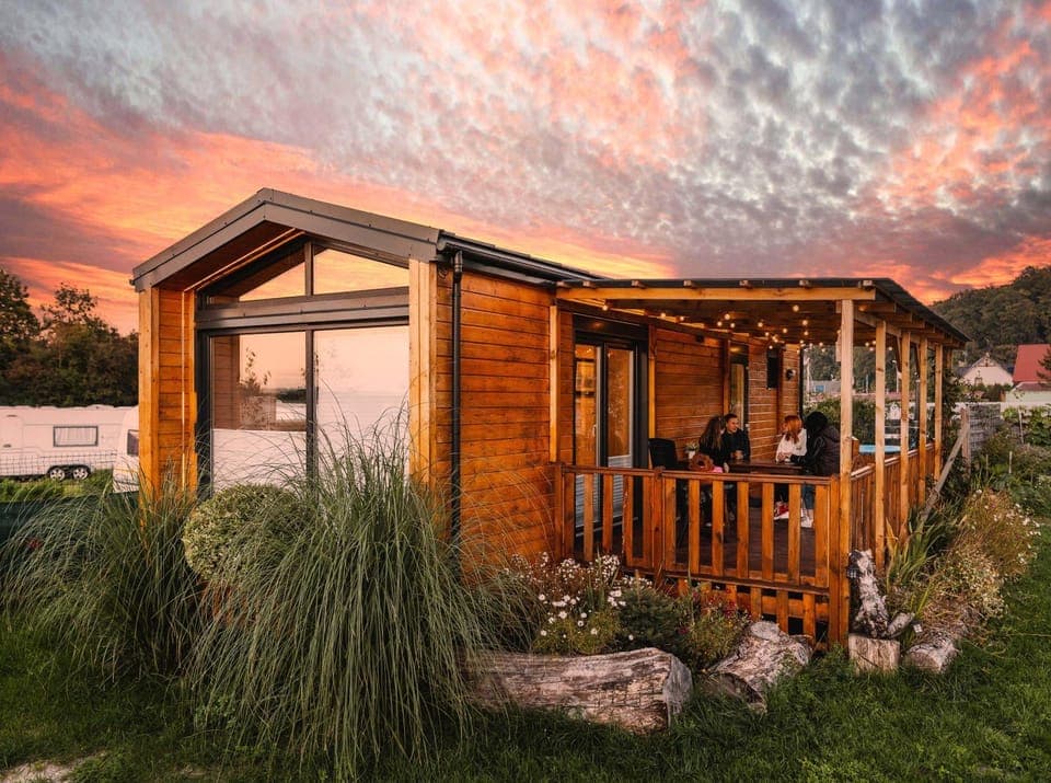 Property building, Patio, Balcony/Terrace, Guests