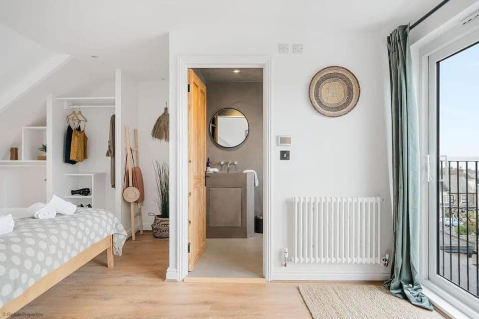 Bathroom, Photo of the whole room, Bedroom, internet, towels