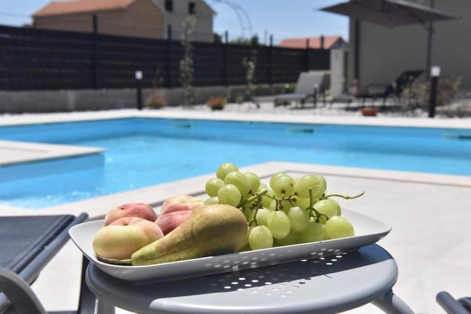 Day, Food and drinks, Food, Pool view, Swimming pool, sunbed