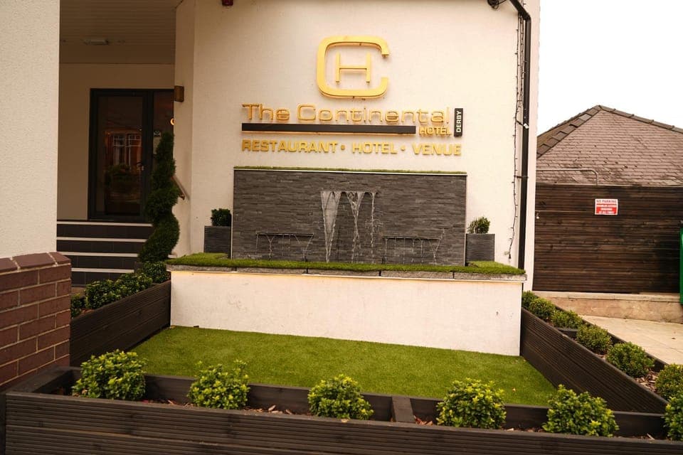 Property building, Facade/entrance, Day