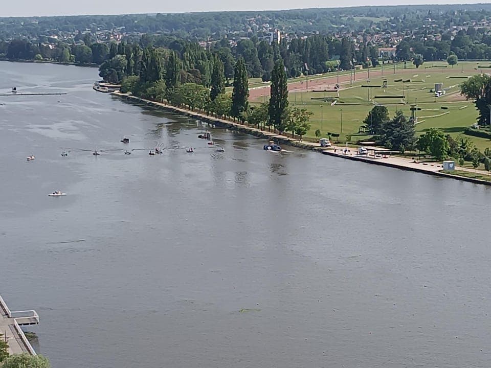 Nearby landmark, Day, Natural landscape, Landmark view, River view